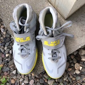 Nike youth 6.5 basketball sneakers grey and yellow